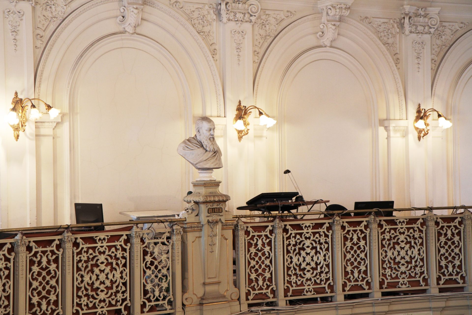 Theodor Billroth's bust (B), Billrothhaus, Vienna - 01.JPG